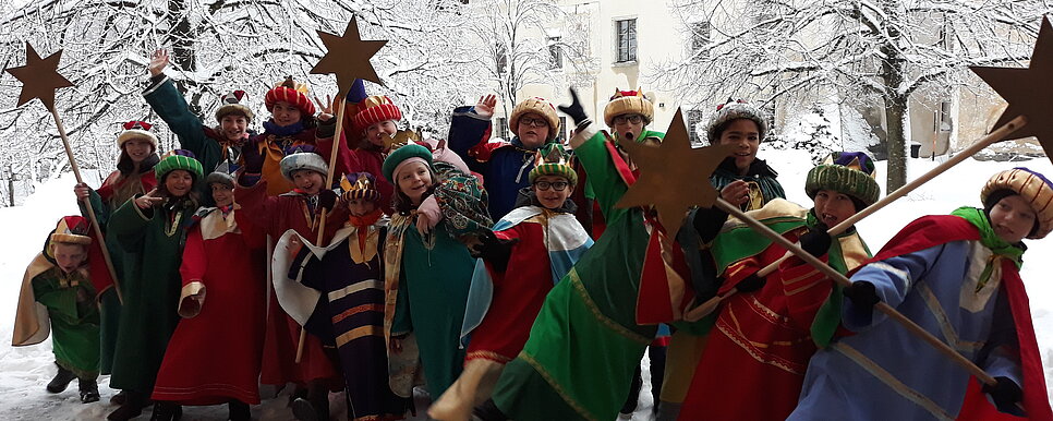 Viele Sternsinger:innen der Pfarre Berndorf
